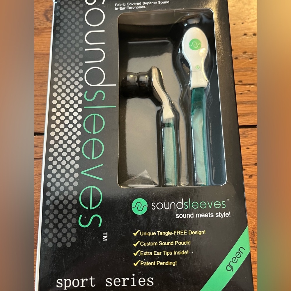 Soundsleeves, fabric covered in-ear earphones, green/white